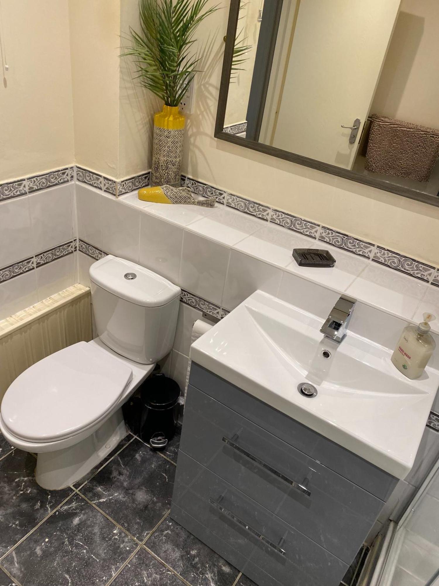 River Courtyard Apartment In The Heart Of Stneots Saint Neots Bagian luar foto