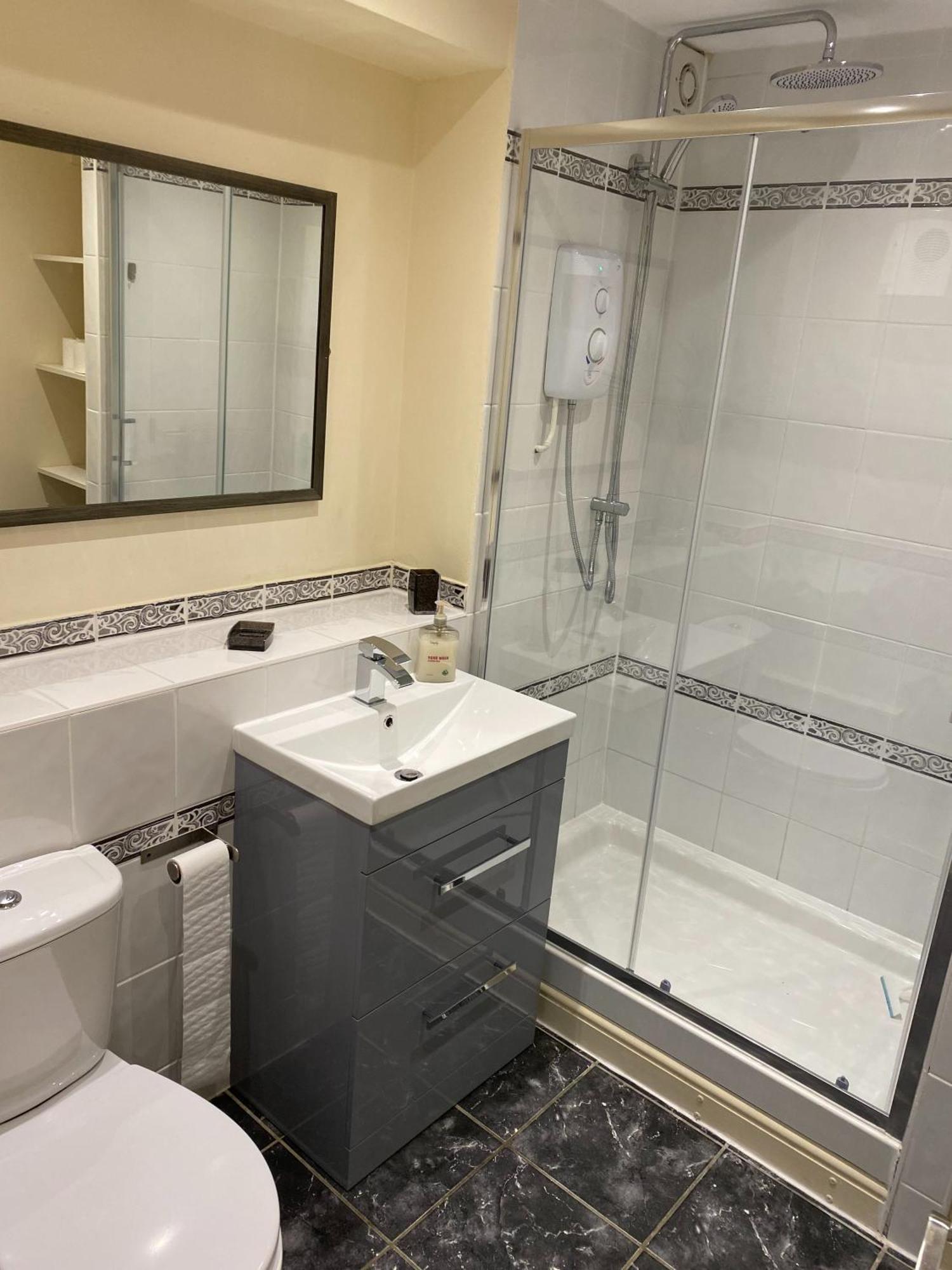 River Courtyard Apartment In The Heart Of Stneots Saint Neots Bagian luar foto