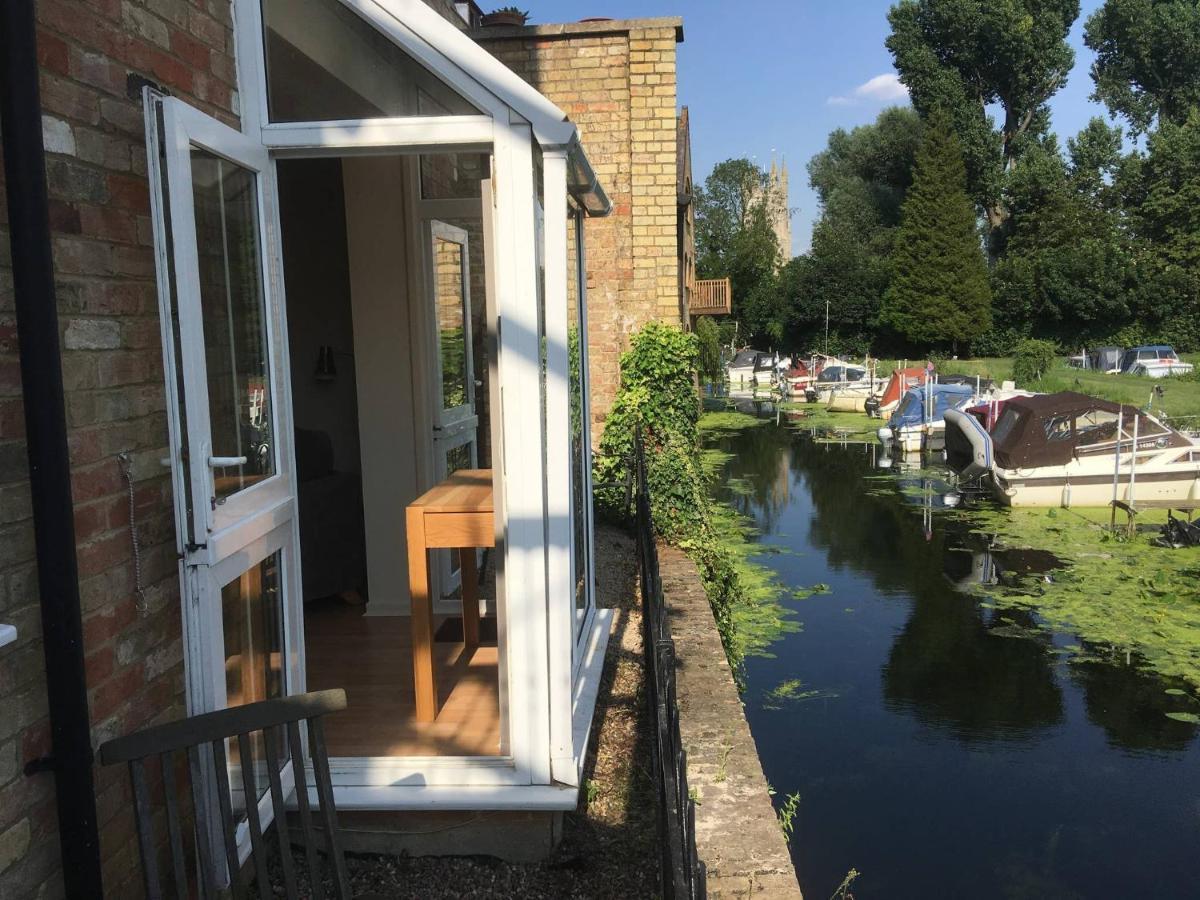 River Courtyard Apartment In The Heart Of Stneots Saint Neots Bagian luar foto