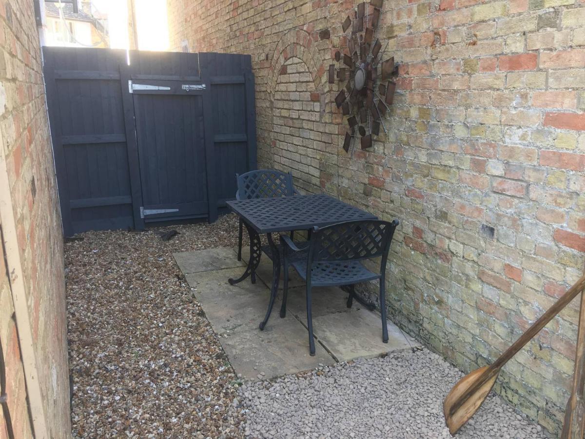 River Courtyard Apartment In The Heart Of Stneots Saint Neots Bagian luar foto